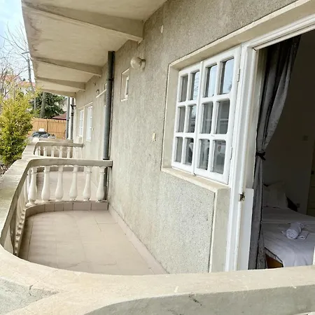 Casa Elenisse 게스트하우스 Două Mai